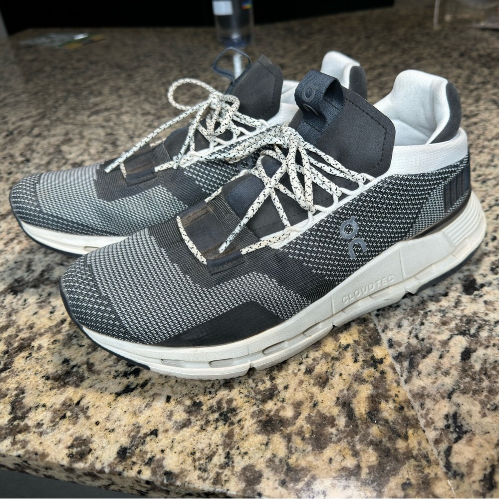 OnRunning Cloudnova size 9